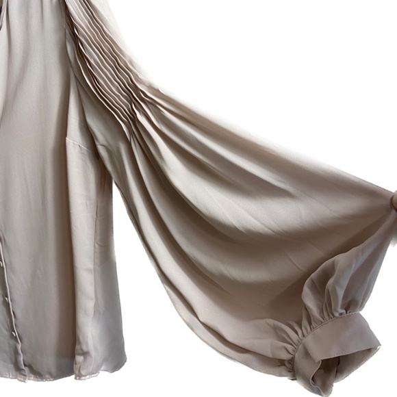 Express pleated sleeve buttoned down blouse - Picture 3 of 4